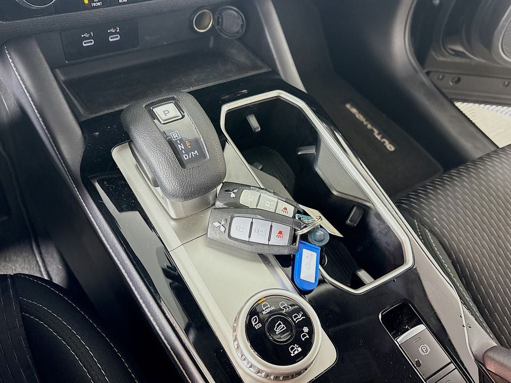 2025 Mitsubishi Outlander ES