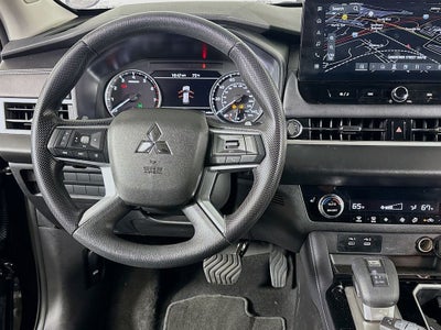 2025 Mitsubishi Outlander ES