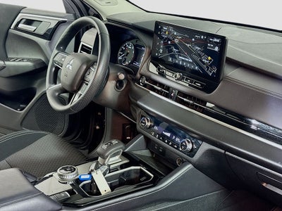 2025 Mitsubishi Outlander ES