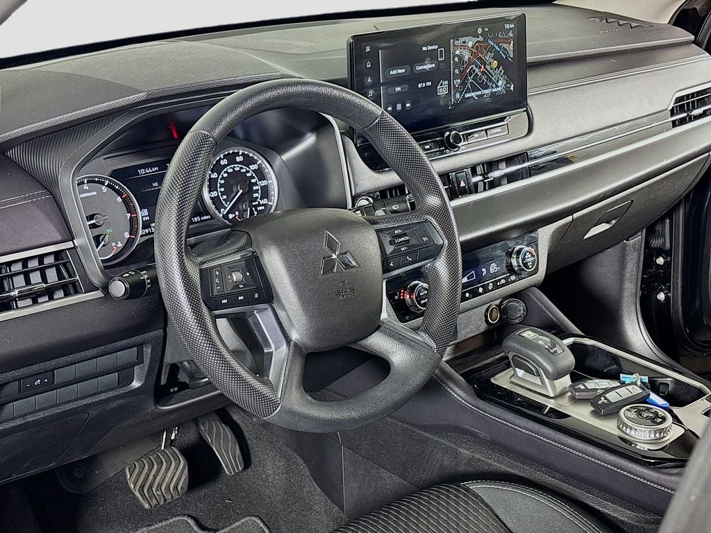 2025 Mitsubishi Outlander ES