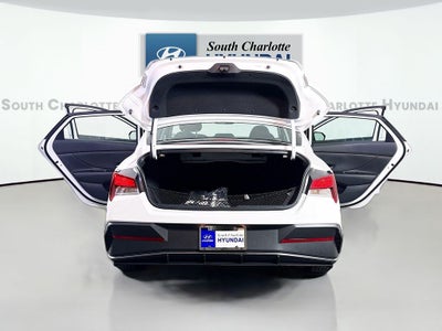 2025 Hyundai Elantra SE