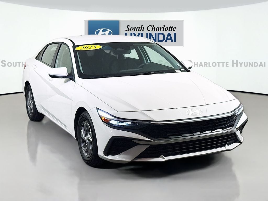 2025 Hyundai Elantra SE
