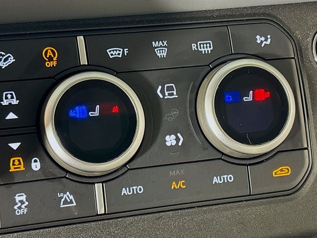 2023 Land Rover Defender SE