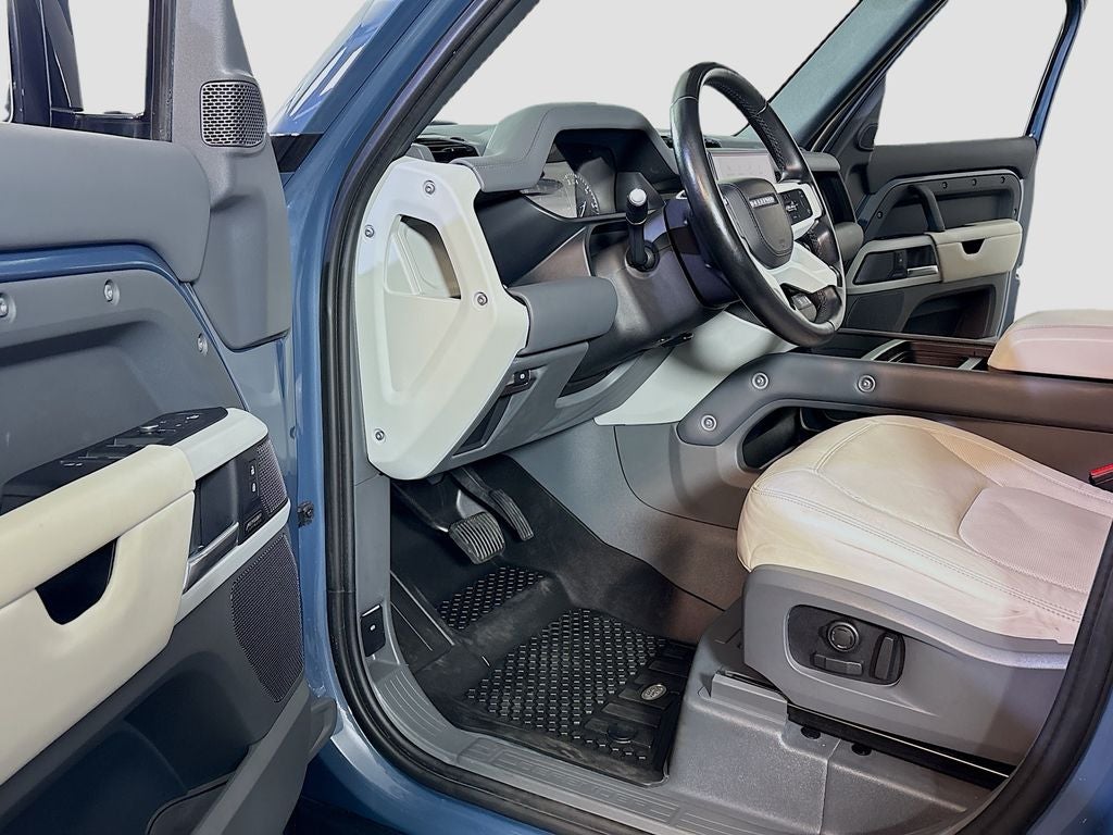 2023 Land Rover Defender SE
