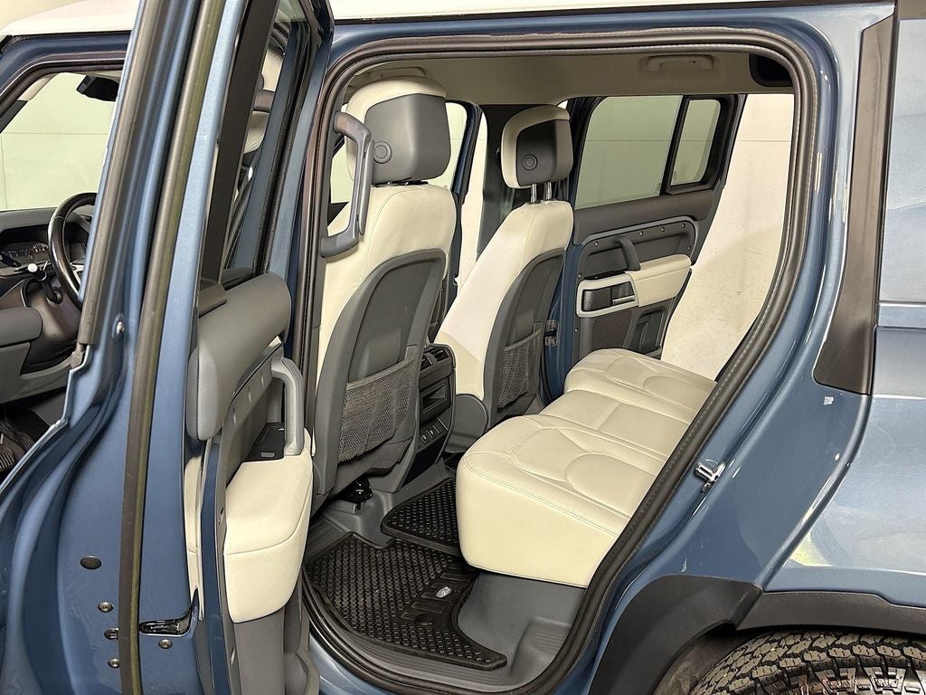 2023 Land Rover Defender SE