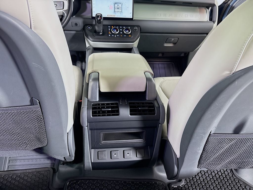 2023 Land Rover Defender SE