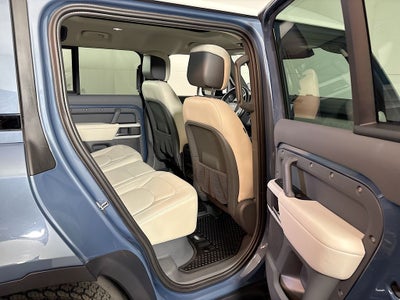 2023 Land Rover Defender SE