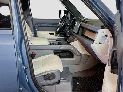 2023 Land Rover Defender SE