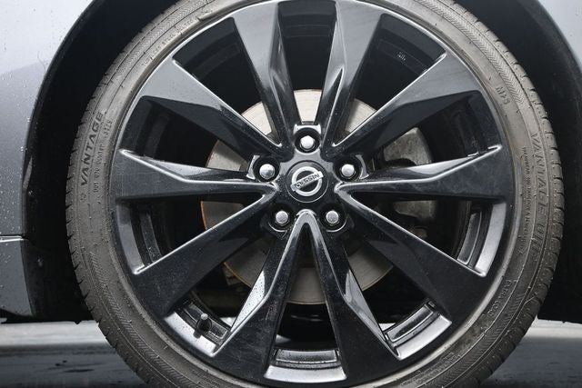 2022 Nissan Maxima SR
