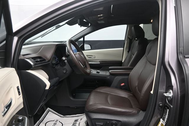 2022 Toyota Sienna Platinum