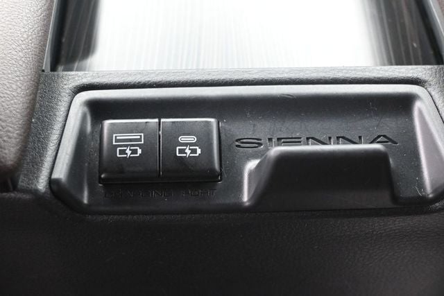 2022 Toyota Sienna Platinum
