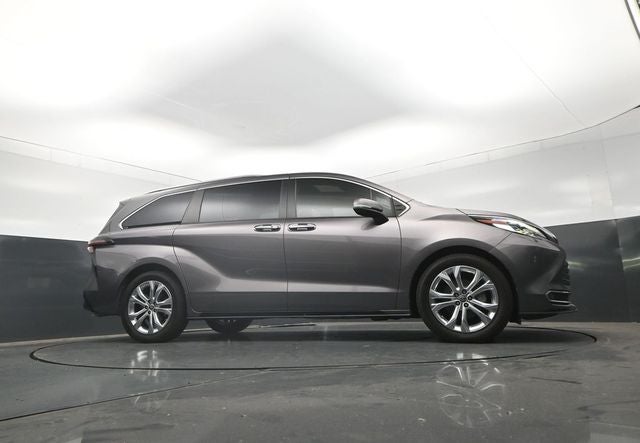 2022 Toyota Sienna Platinum