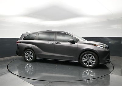2022 Toyota Sienna Platinum