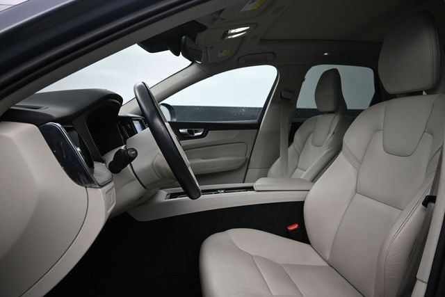 2023 Volvo XC60 Plus Bright Theme