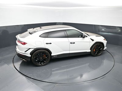 2023 Lamborghini Urus Performante