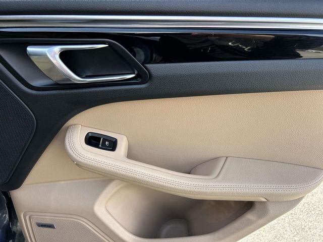 2021 Porsche Macan Base