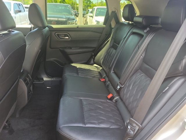 2025 Nissan Rogue Platinum