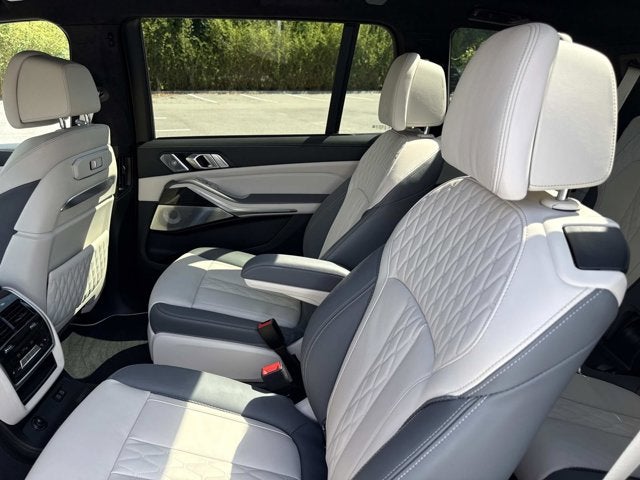 2023 BMW X7 M60i