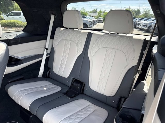2023 BMW X7 M60i