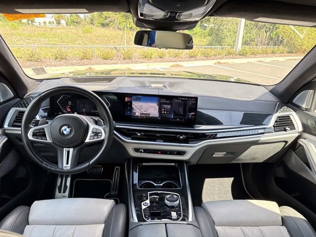 2023 BMW X7 M60i