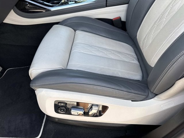2023 BMW X7 M60i