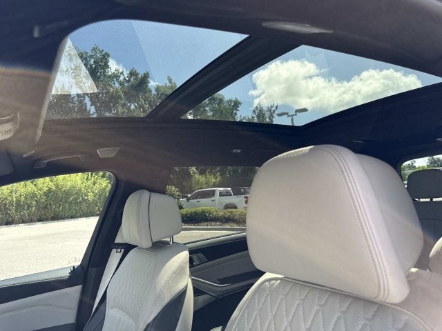 2023 BMW X7 M60i