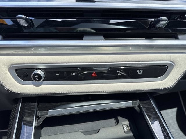 2023 BMW X7 M60i