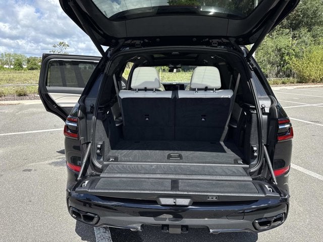 2023 BMW X7 M60i
