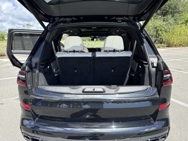 2023 BMW X7 M60i