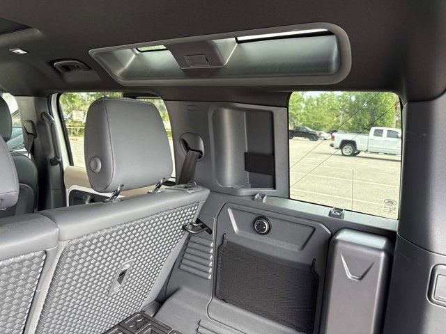 2023 Land Rover Defender X-Dynamic SE