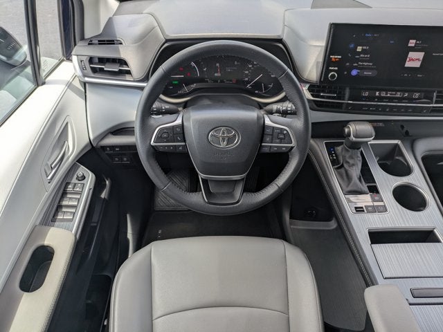 2025 Toyota Sienna XLE 8 Passenger