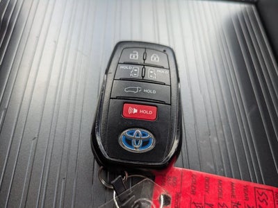 2025 Toyota Sienna XLE 8 Passenger