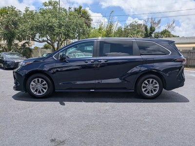 2025 Toyota Sienna XLE 8 Passenger