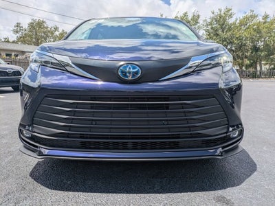 2025 Toyota Sienna XLE 8 Passenger