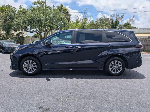 2025 Toyota Sienna XLE 8 Passenger