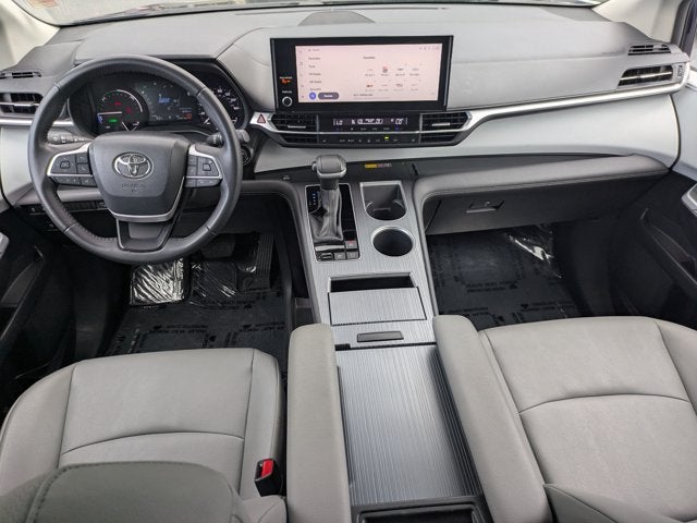 2025 Toyota Sienna XLE 8 Passenger