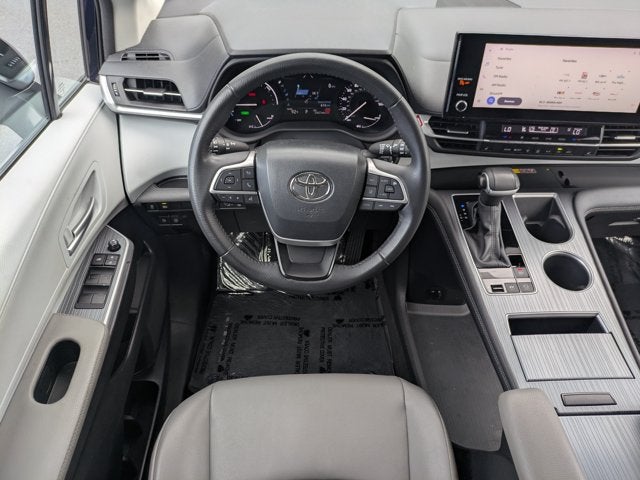 2025 Toyota Sienna XLE 8 Passenger