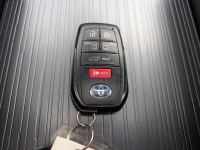 2025 Toyota Sienna XLE 8 Passenger