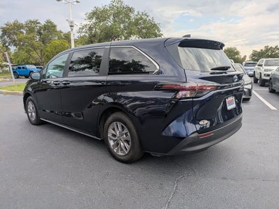 2025 Toyota Sienna XLE 8 Passenger