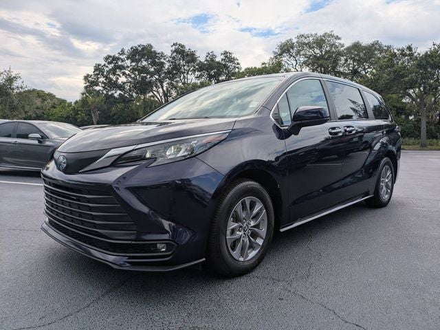2025 Toyota Sienna XLE 8 Passenger