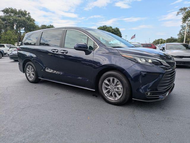 2025 Toyota Sienna XLE 8 Passenger