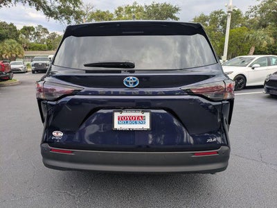 2025 Toyota Sienna XLE 8 Passenger