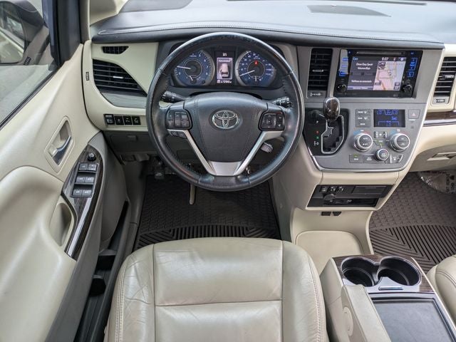 2017 Toyota Sienna XLE Premium 8 Passenger