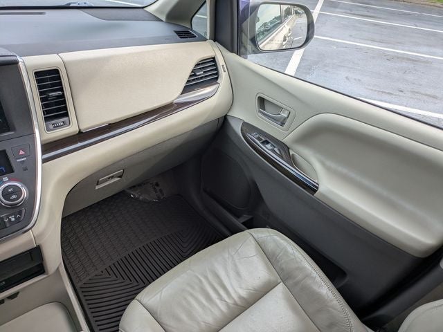 2017 Toyota Sienna XLE Premium 8 Passenger