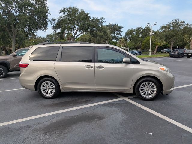 2017 Toyota Sienna XLE Premium 8 Passenger