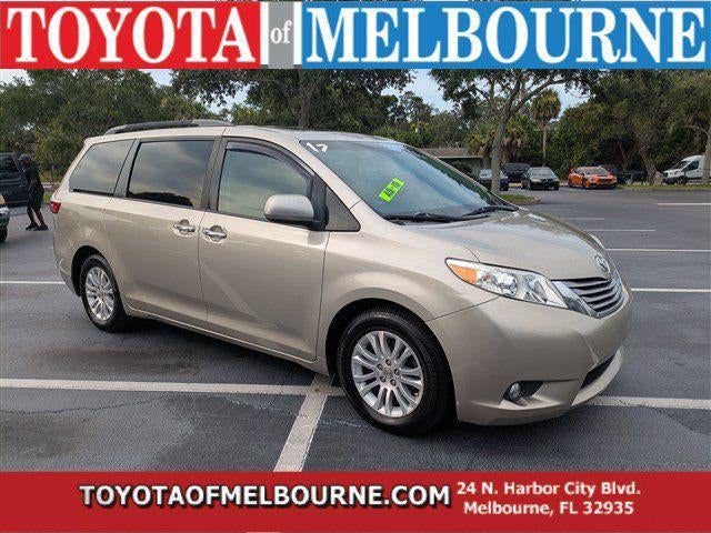 2017 Toyota Sienna XLE Premium 8 Passenger