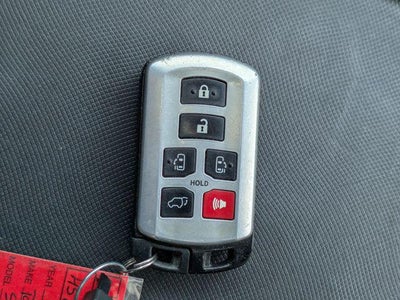 2017 Toyota Sienna XLE Premium 8 Passenger