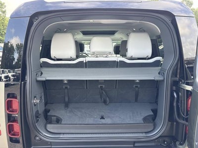 2025 Land Rover Defender 130 X-Dynamic SE