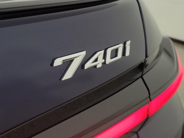 2023 BMW 7 Series 740i