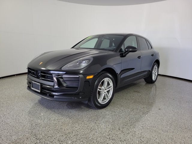 2025 Porsche Macan Base
